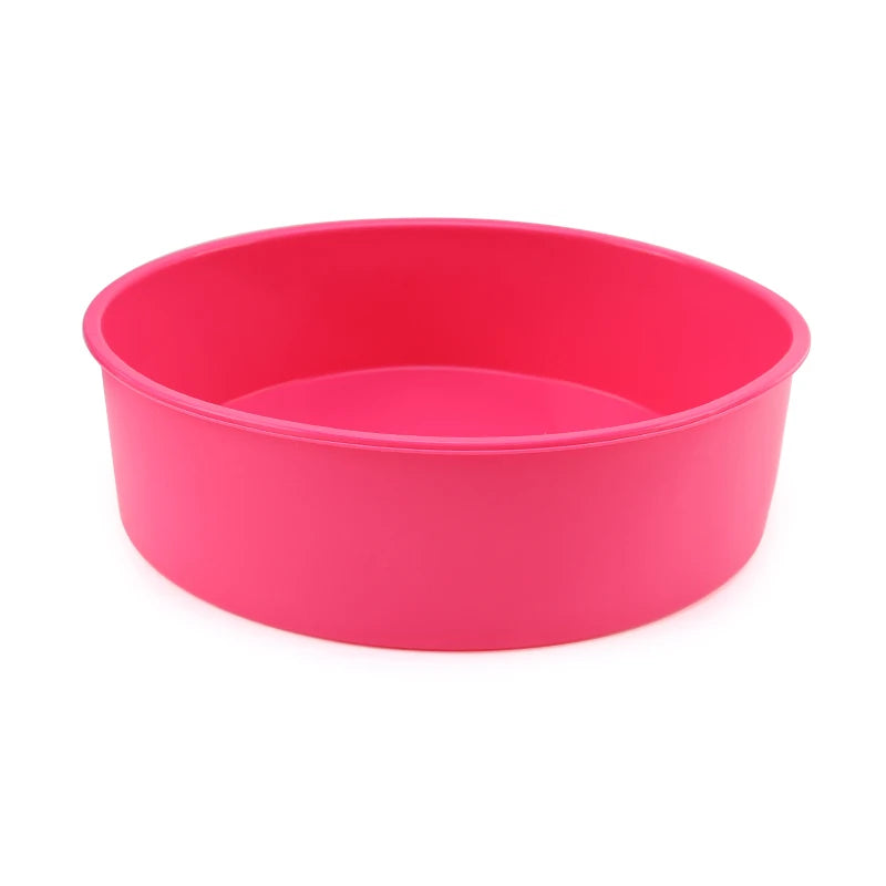 Un moule à pâtisserie rond en silicone de couleur rose vif, idéal pour divers besoins de cuisson.