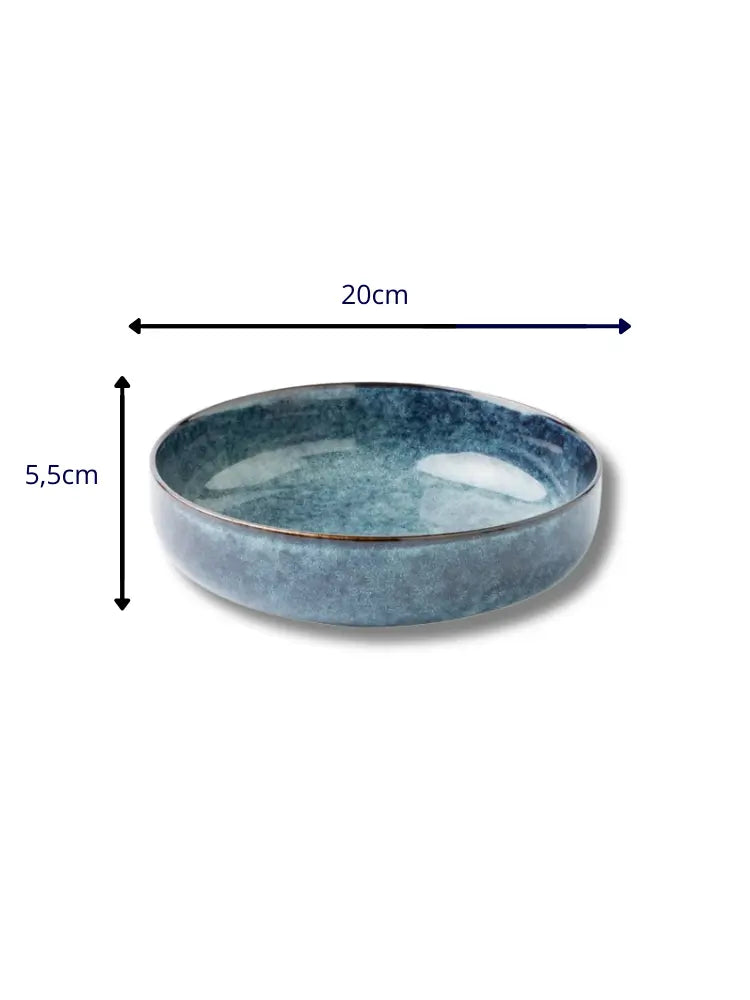 Assiette style japonais céramique creuse bleu sur fond blanc avec les tailles de 20cm et 5,5cm