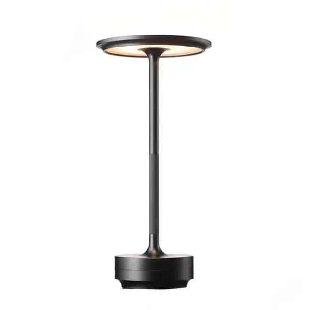 Lampe de table noir rechargeable sur fond blanc