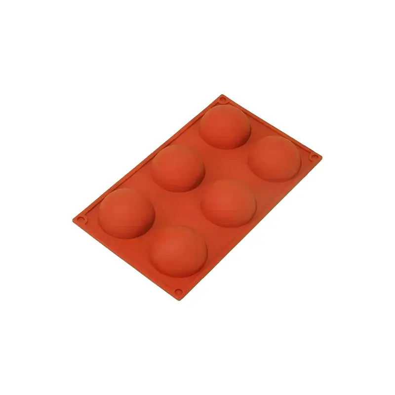 Moule rouge en silicone avec 6 cavités demi-sphériques, utilisé pour la réalisation de desserts ou autres préparations.