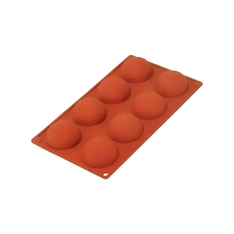 Moule en silicone rouge conçu pour créer 8 demi-sphères, idéal pour la pâtisserie ou la fabrication de desserts.