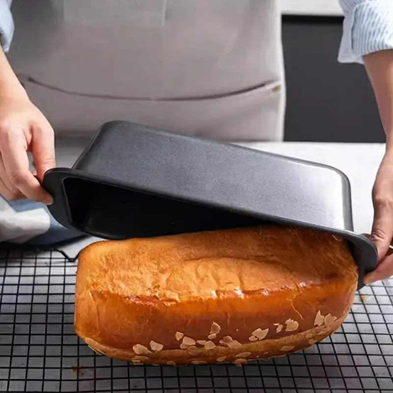 Non-stick carbon steel cake pan