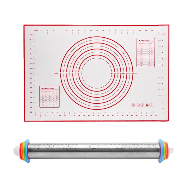 Rouleau à pâtisserie métallique avec anneaux colorés posé à côté d'un tapis de pâtisserie rouge et blanc avec des mesures et motifs circulaires.